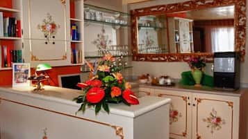 Daily continental breakfast (EUR 11 per person)