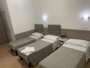 三人房 | 免費 Wi-Fi、床單