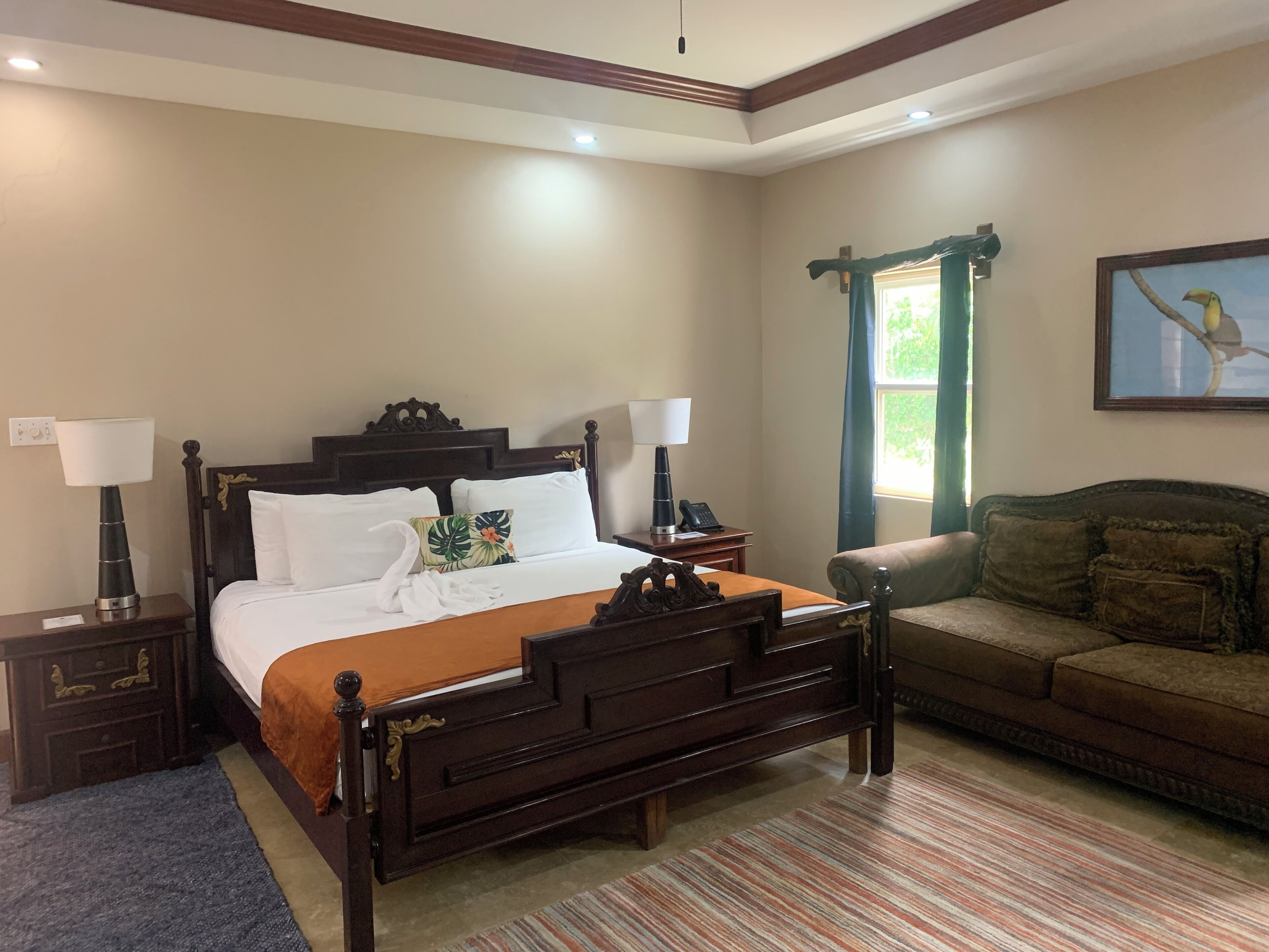 Suite, vista al jardín | Ropa de cama de alta calidad, edredón, muebles diferentes y escritorio 