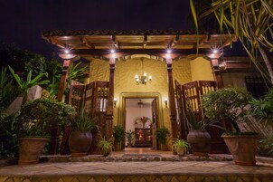 Fachada de la propiedad