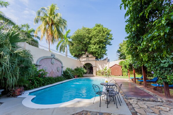 Outdoor pool, open 7:00 AM to 6:00 PM, pool loungers