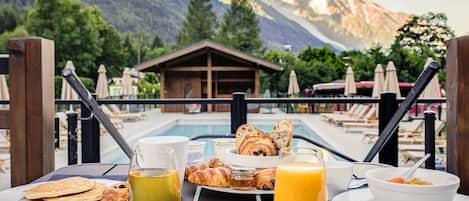 Desayuno continental (EUR 20 por persona)