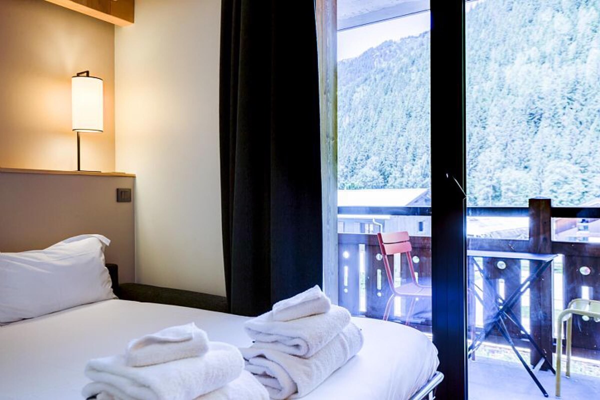 Ropa de cama de alta calidad, colchones con pillow-top y minibar 