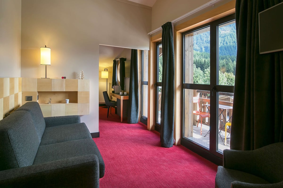 suite (montblanc) | 1 bedroom, premium bedding, pillow-top beds, minibar