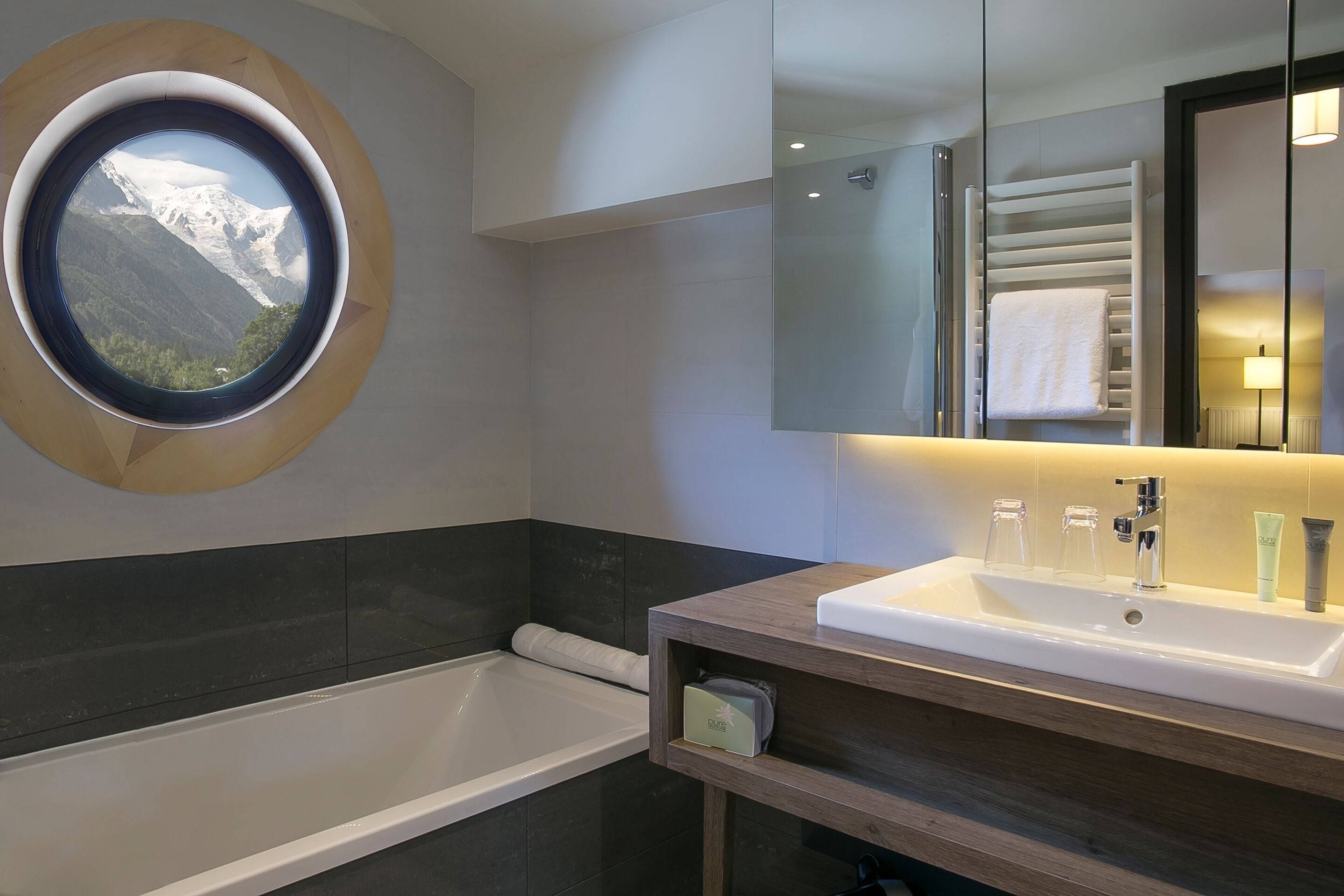 1 bedroom, premium bedding, pillow-top beds, minibar