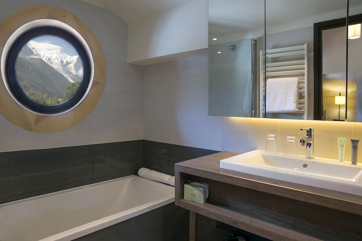 1 bedroom, premium bedding, pillow-top beds, minibar