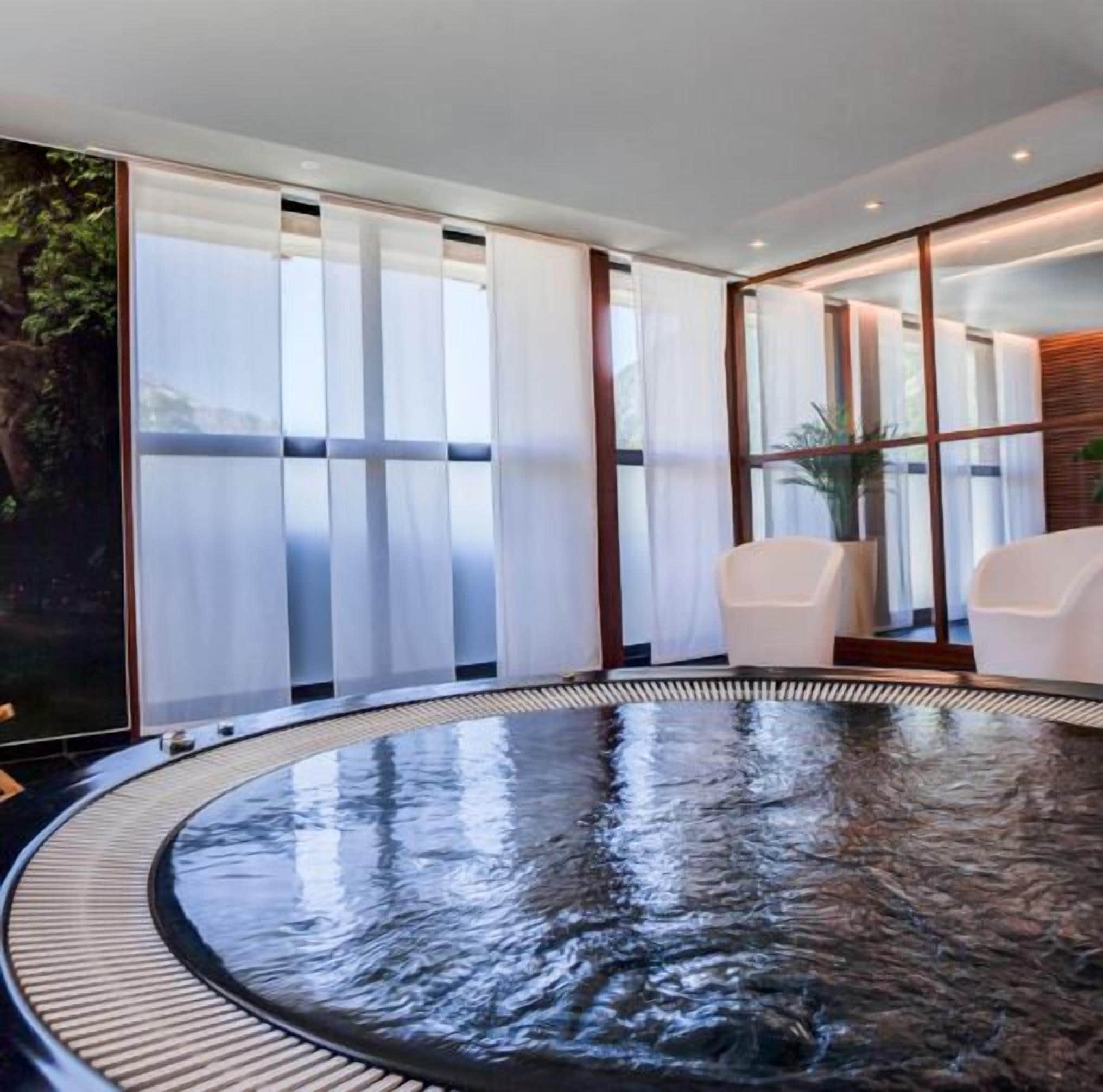 sauna, hot tub, steam room, body treatments, body wraps, body scrubs