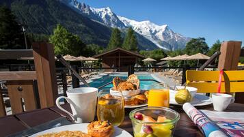 TĂ€gliches kontinentales FrĂŒhstĂŒck (20 EUR pro Person)