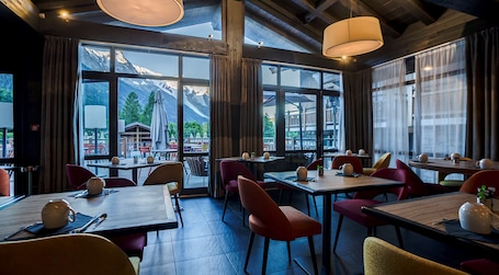 Desayuno continental todos los días (con cargo). Excelsior Chamonix Hotel & Spa