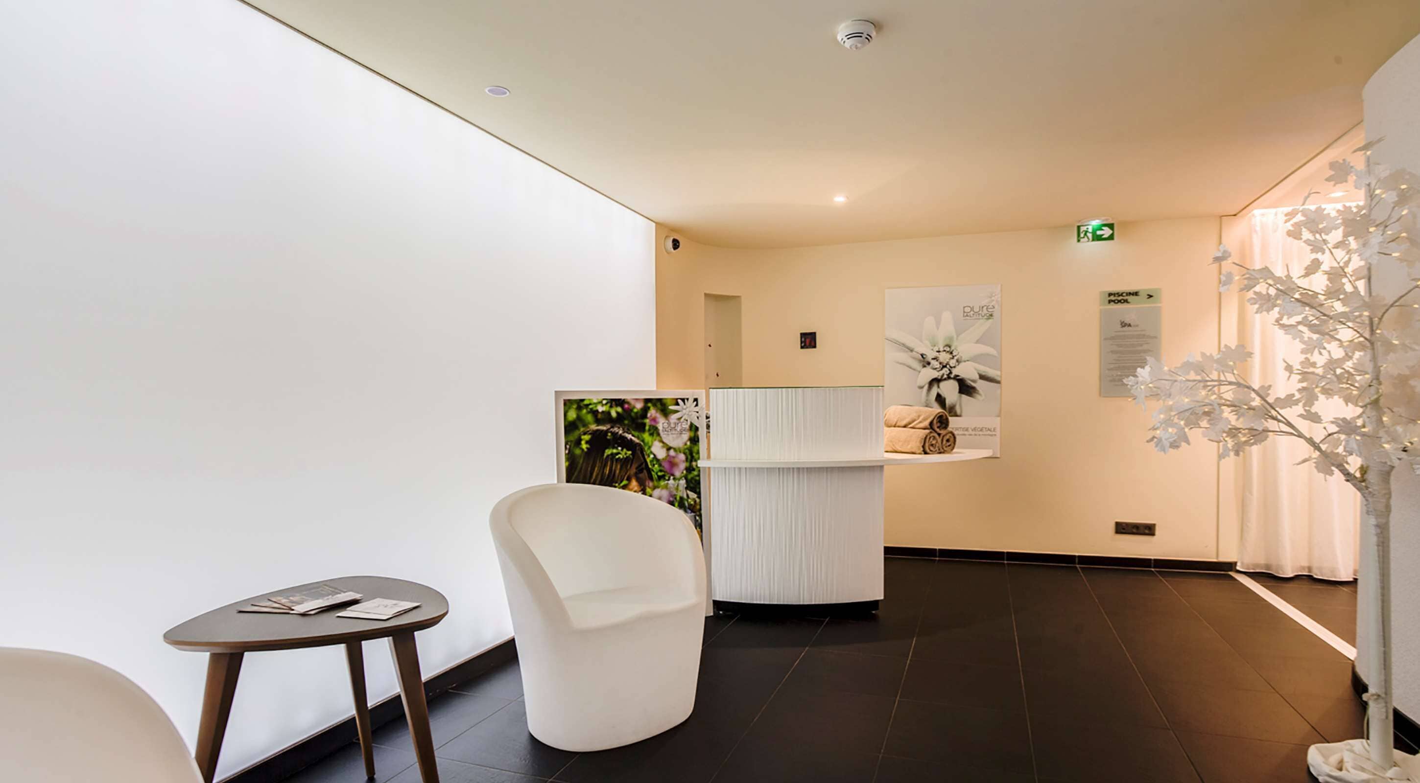 sauna, hot tub, steam room, body treatments, body wraps, body scrubs