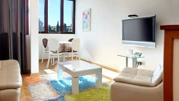 Apartment, 1 Bedroom - Annex building | Living area | Flat-screen TV, books