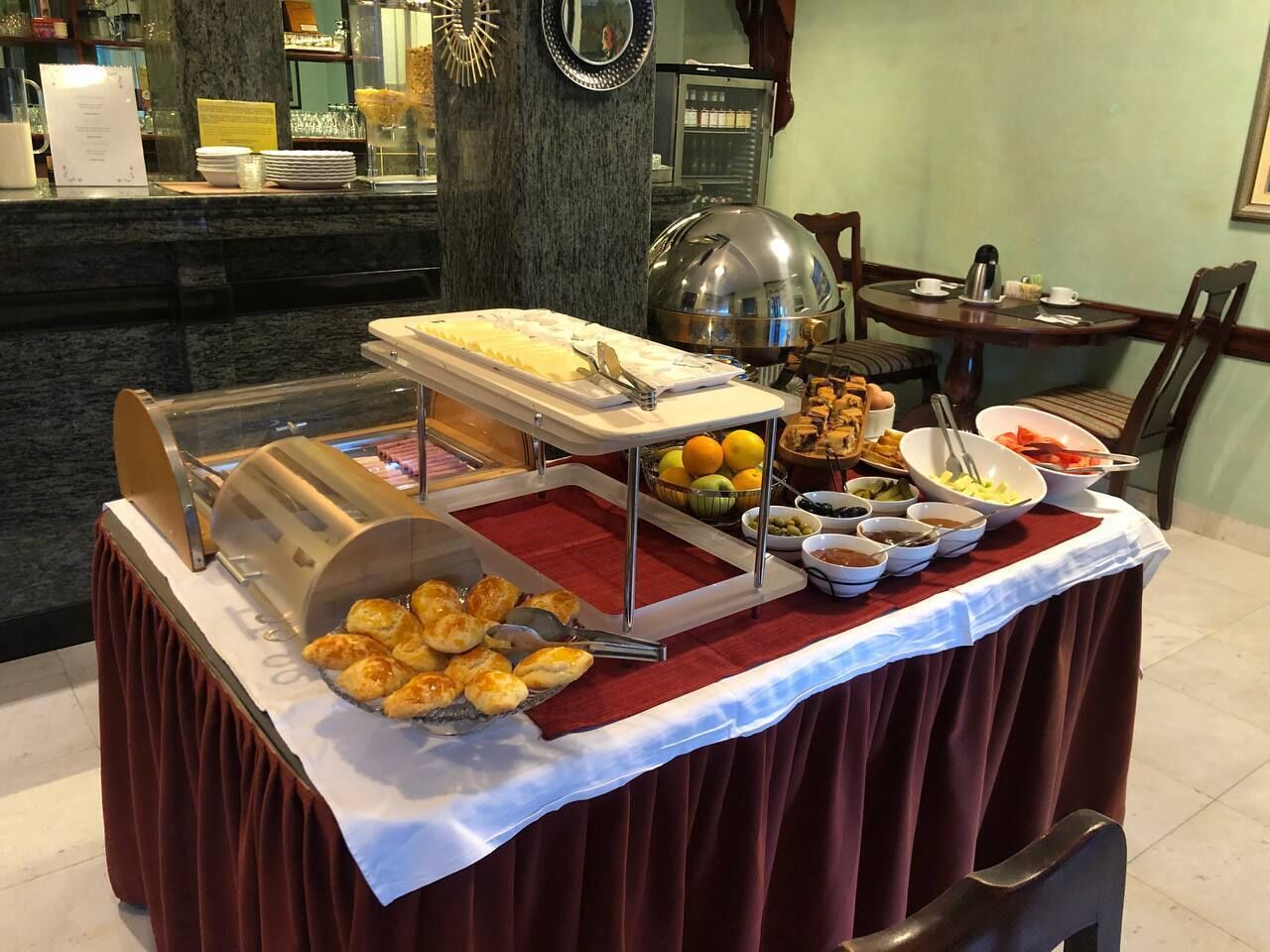 free daily full breakfast