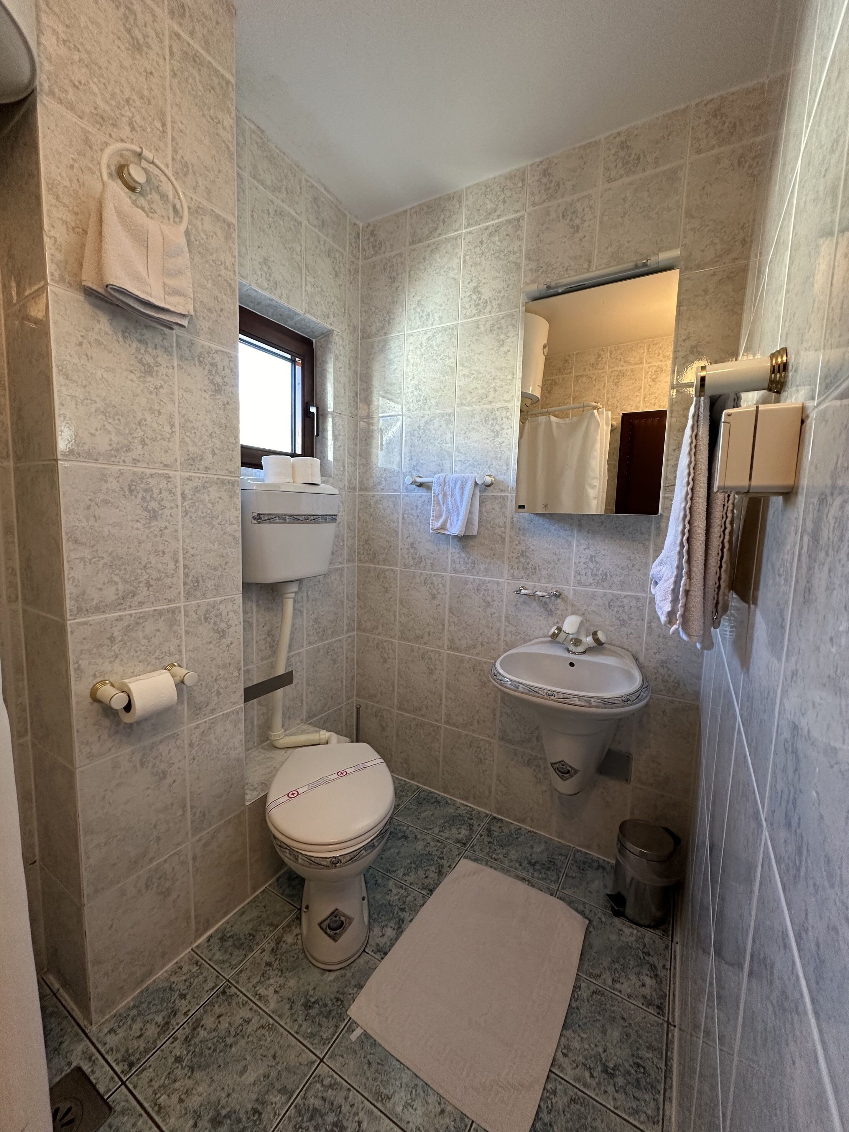 standard twin room, balcony | bathroom | shower, free toiletries, hair dryer, towels