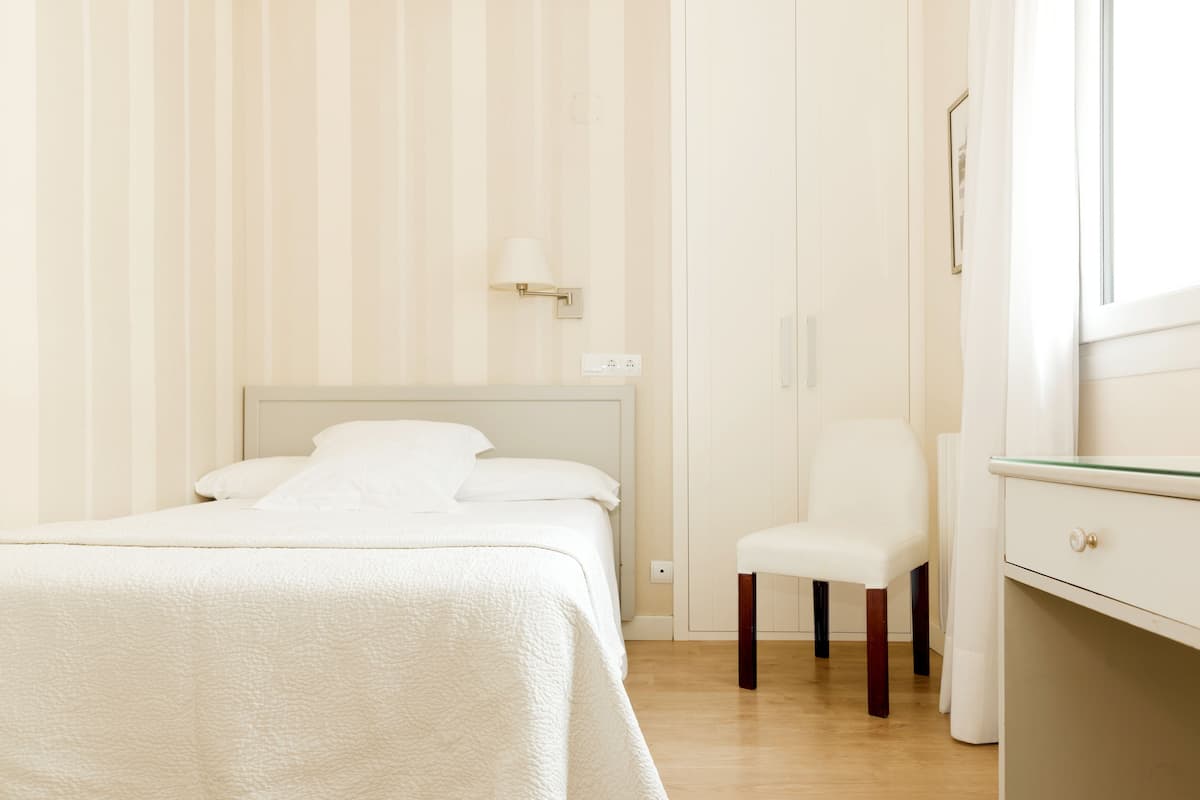 Premium bedding, in-room safe, desk, blackout curtains