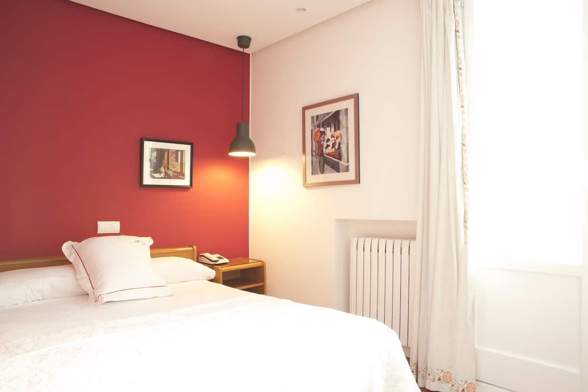 Premium bedding, in-room safe, desk, blackout curtains