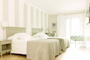 Double Room | Premium bedding, in-room safe, desk, blackout drapes - Hotel Sauce (Zaragoza)