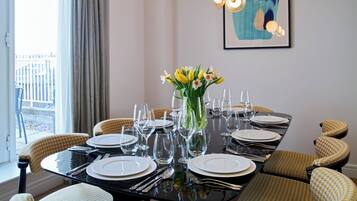 Superior Apartment, 3 Bedrooms | Dining room