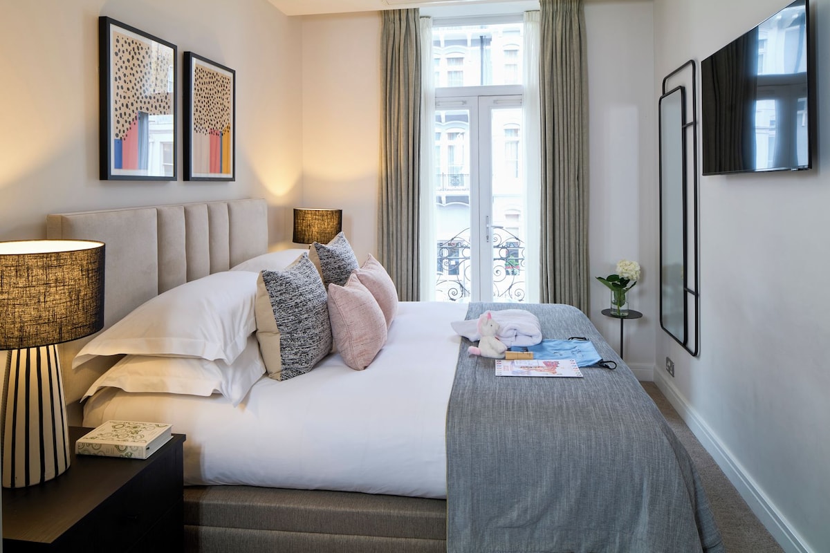 Premium bedding, Select Comfort beds, in-room safe, blackout drapes