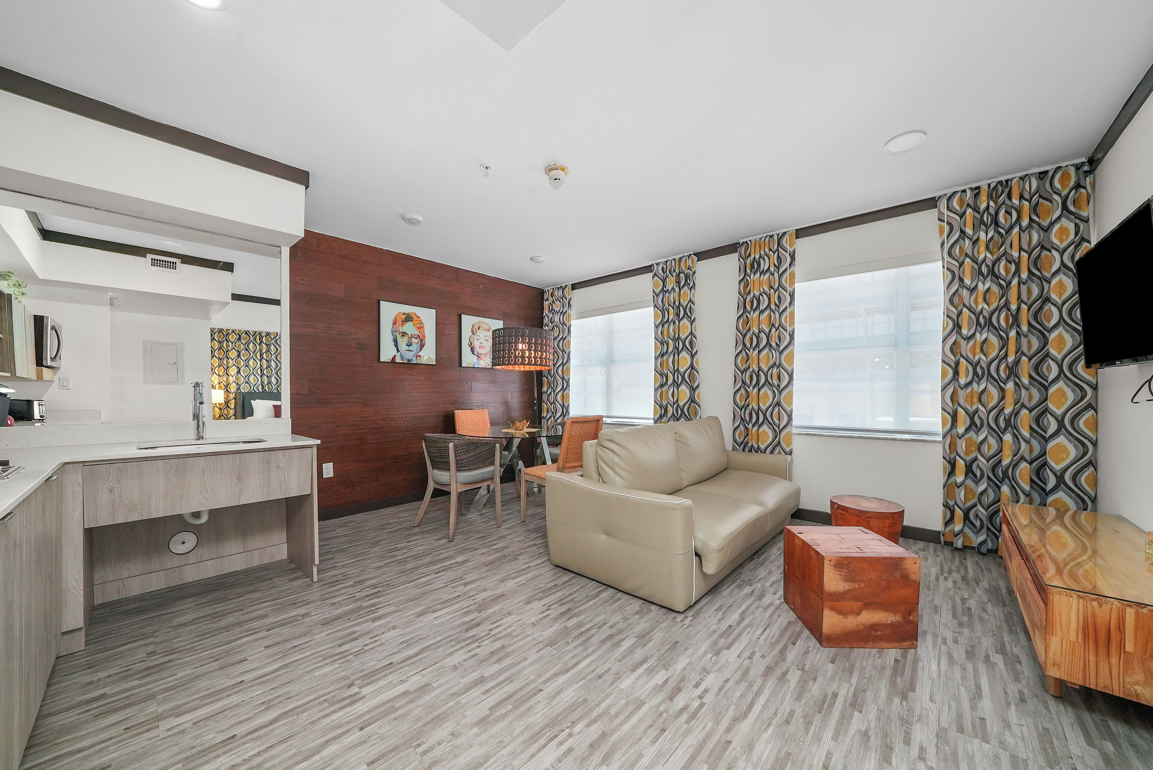 Accessible Deluxe One Bedroom Queen Suite | Living area