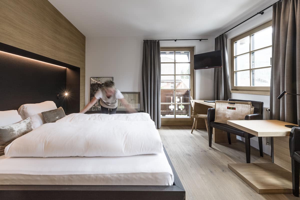 superior double room, 1 double bed | hypo-allergenic bedding, in-room safe, desk, soundproofing