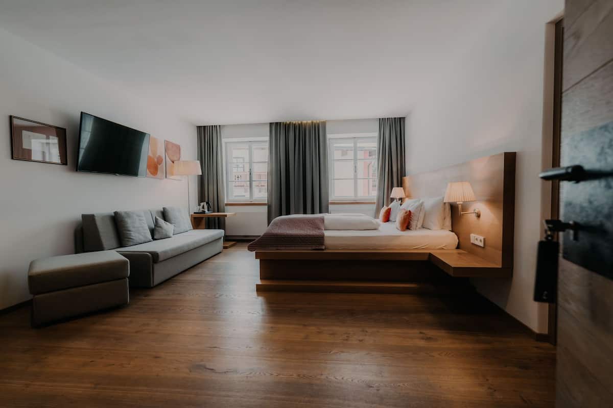 Superior Double Room, 1 Double Bed | Hypo-allergenic bedding, in-room safe, desk, soundproofing