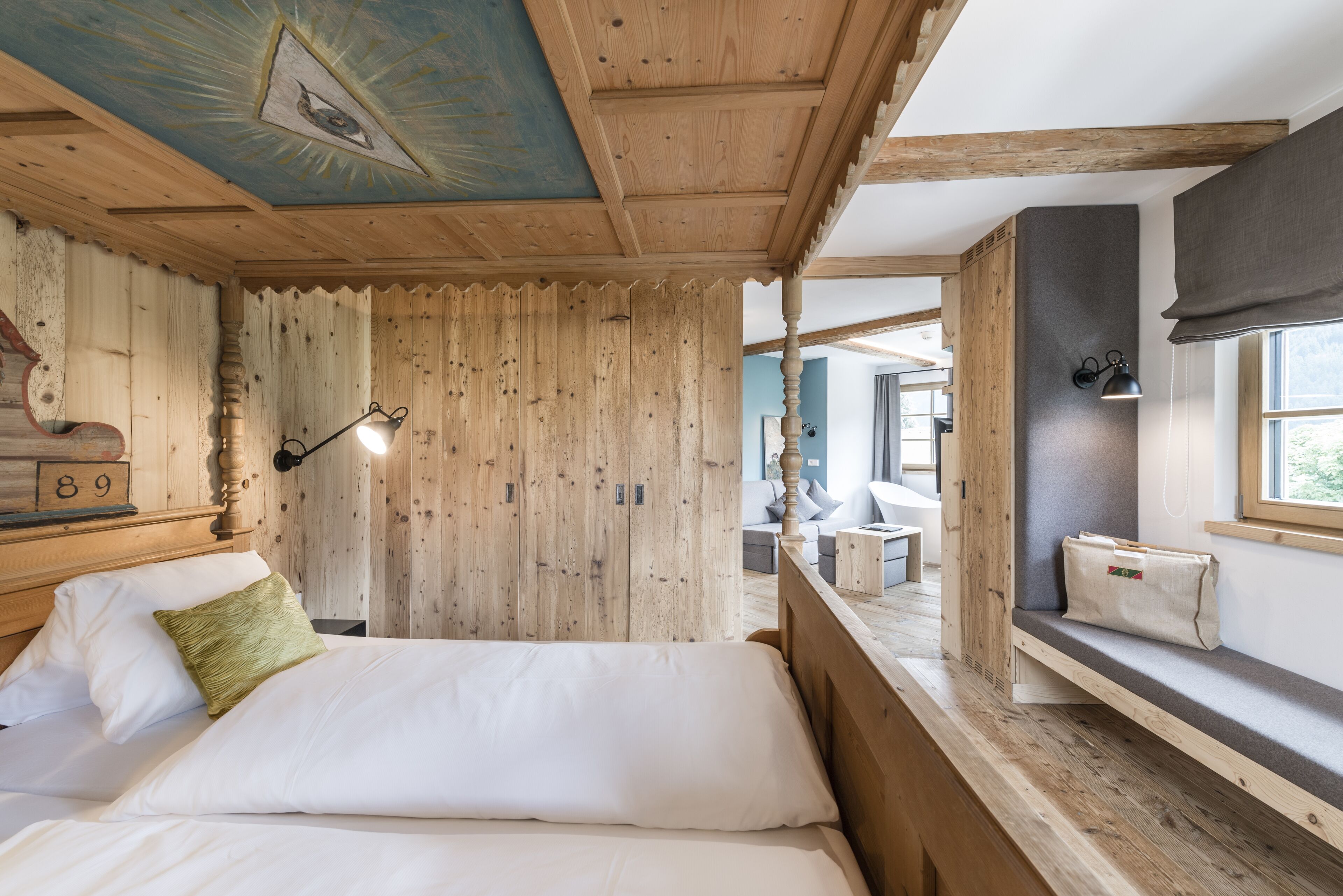 Junior suite, 1 tweepersoonsbed | Hypoallergeen beddengoed, een kluis op de kamer, een bureau