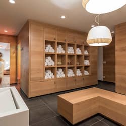Body treatments, facials, 1 treatment room, massages