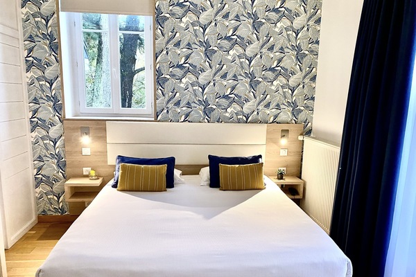 Chambre Double Supérieure | Coffres-forts dans les chambres, bureau, rideaux occultants