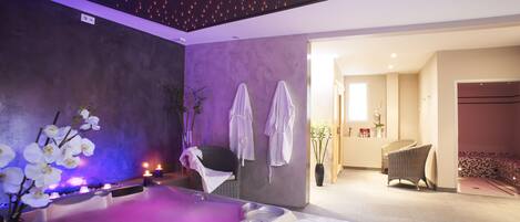 Sauna, hot tub, steam room