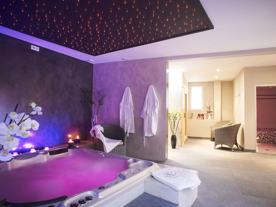 Sauna seca, banheira de hidromassagem, sauna a vapor