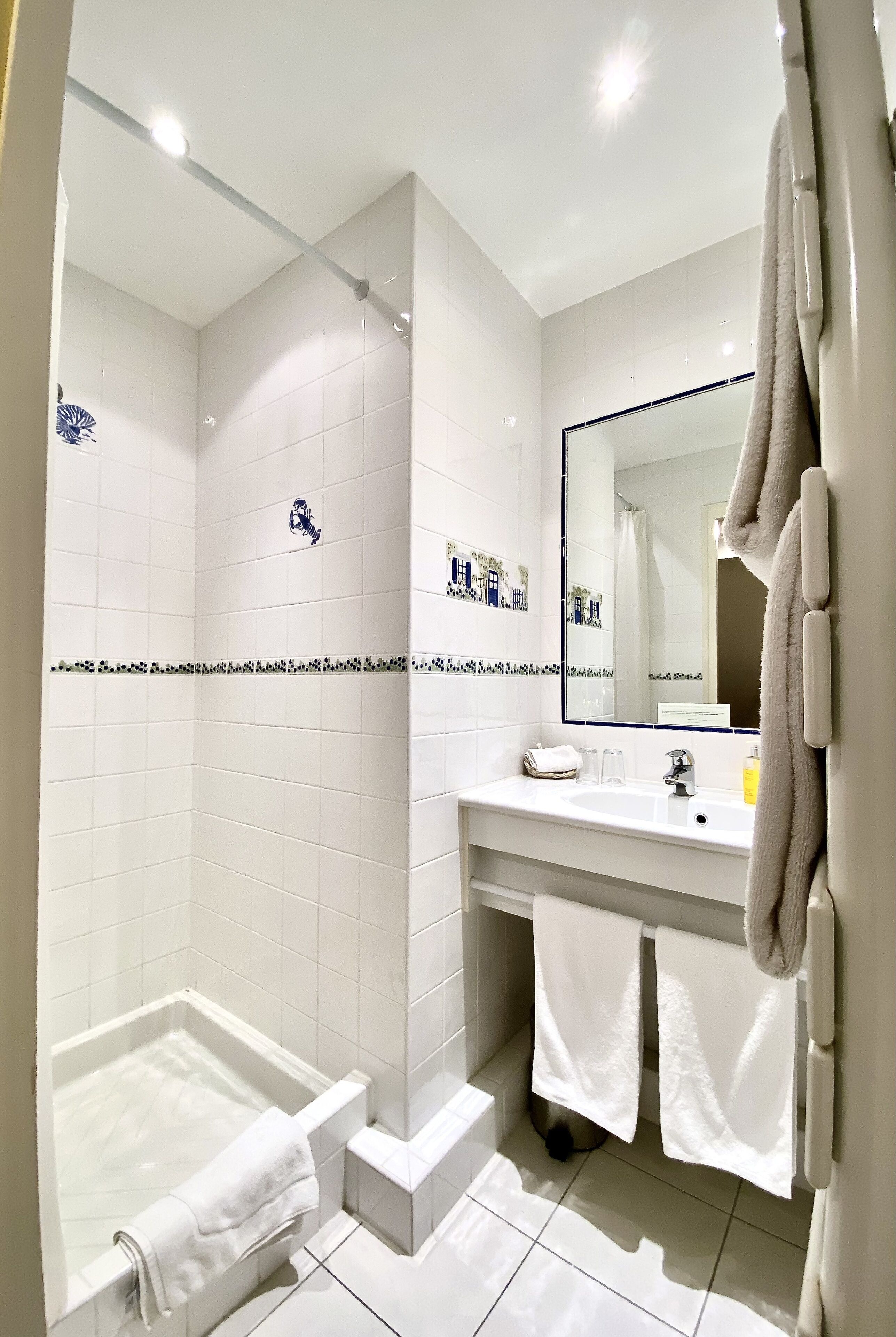 classic double room | bathroom | free toiletries, hair dryer, towels