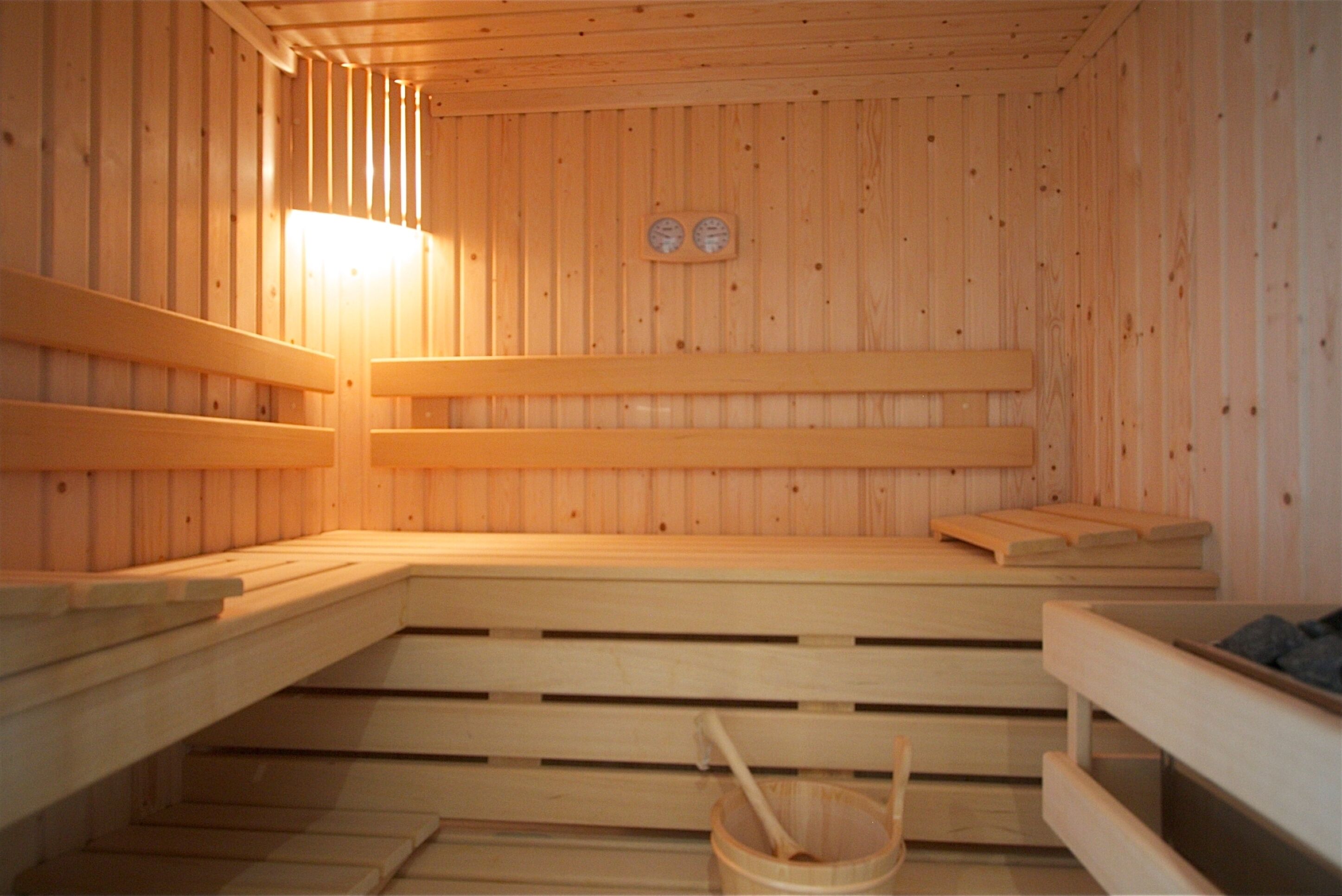 sauna, hot tub, steam room