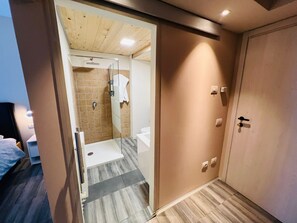 Superior Double Room | Bathroom