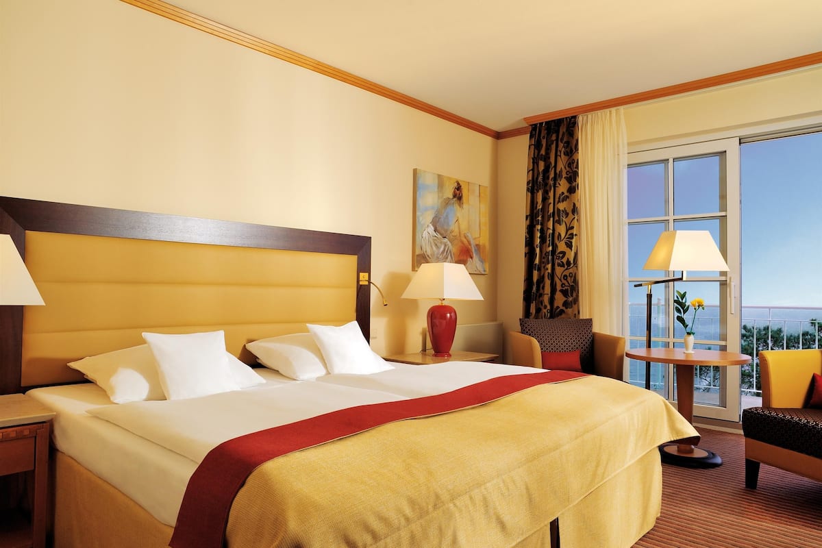 double room, oceanfront | free minibar, in-room safe, desk, blackout curtains