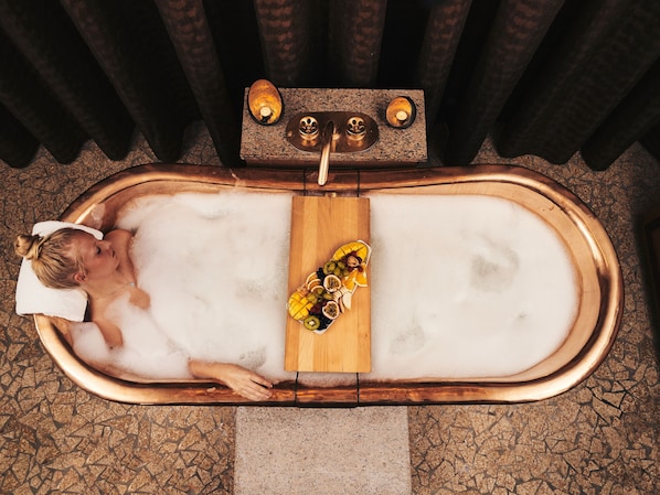 Couples treatment room(s), sauna, steam room, body treatments, mud baths
