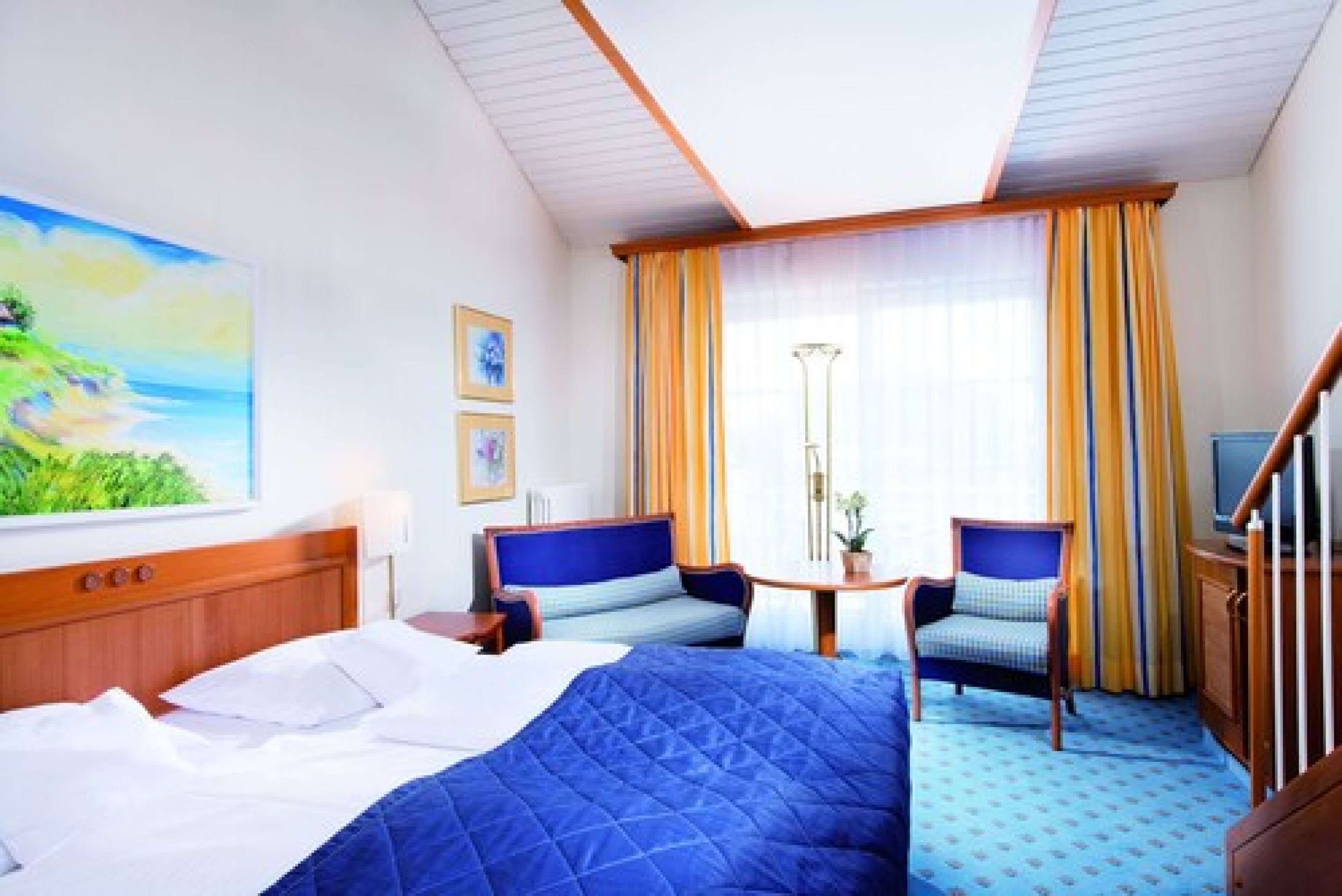 hypo-allergenic bedding, minibar, in-room safe, blackout curtains