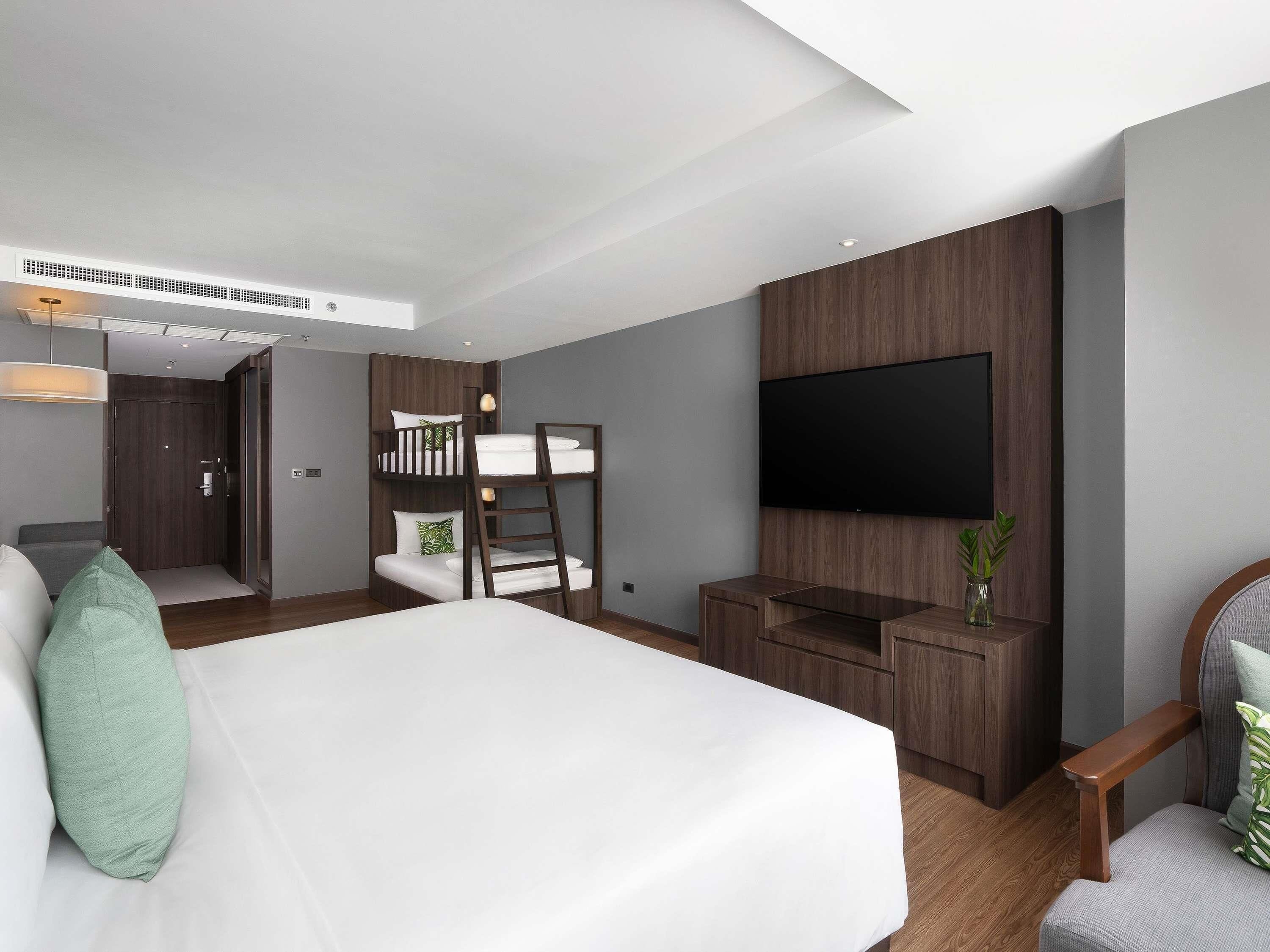 Family King Room with Bunk Bed | Premium bedding, pillow-top beds, free minibar items, in-room safe
