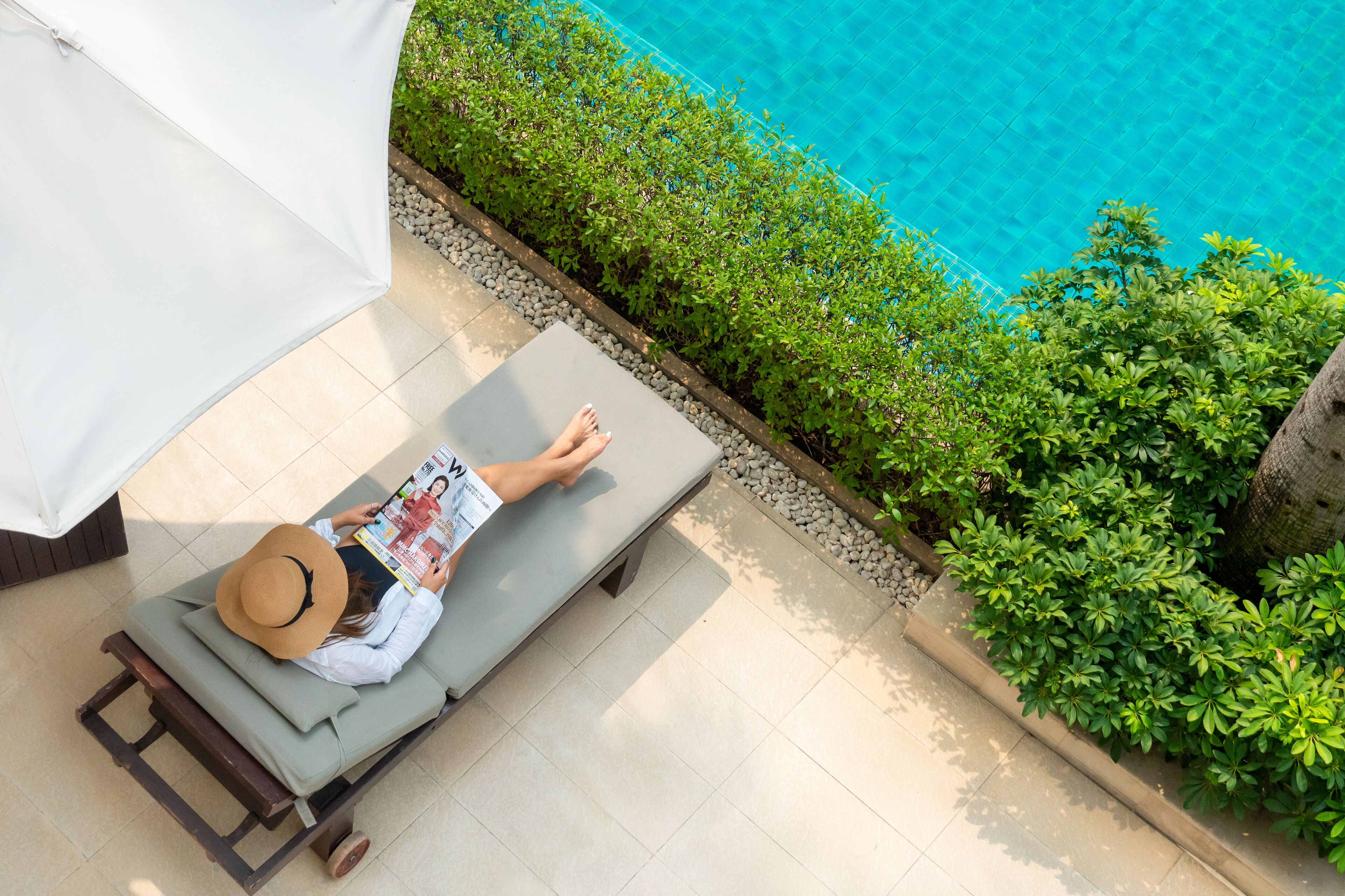 outdoor pool, open 6:00 am to 10:00 pm, pool umbrellas, pool loungers