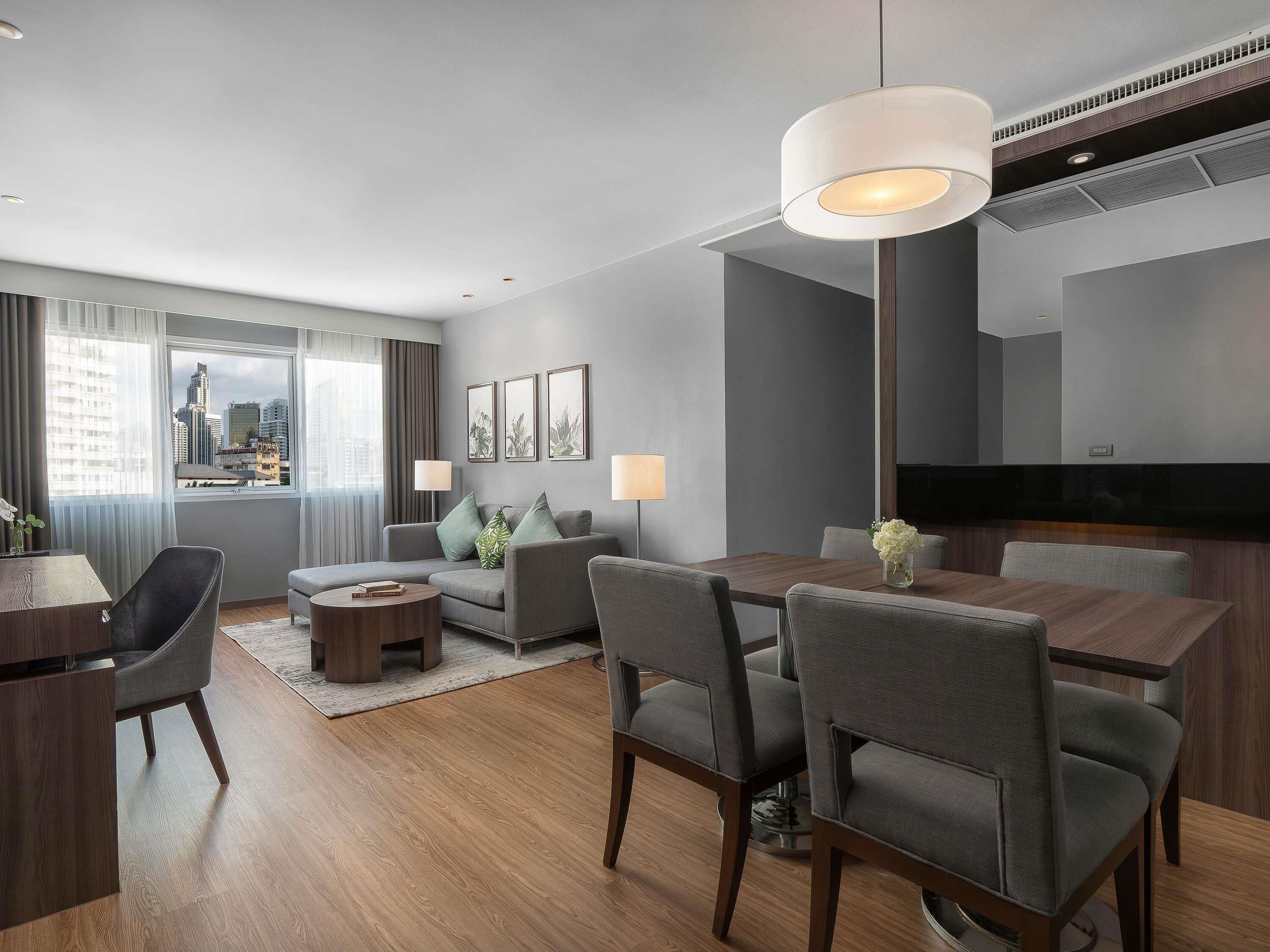 Executive Apartment, 1 King Bed | Premium bedding, pillow-top beds, free minibar items, in-room safe
