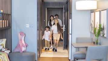 Family King Studio with Bunk Bed | Premium bedding, pillow-top beds, free minibar items, in-room safe