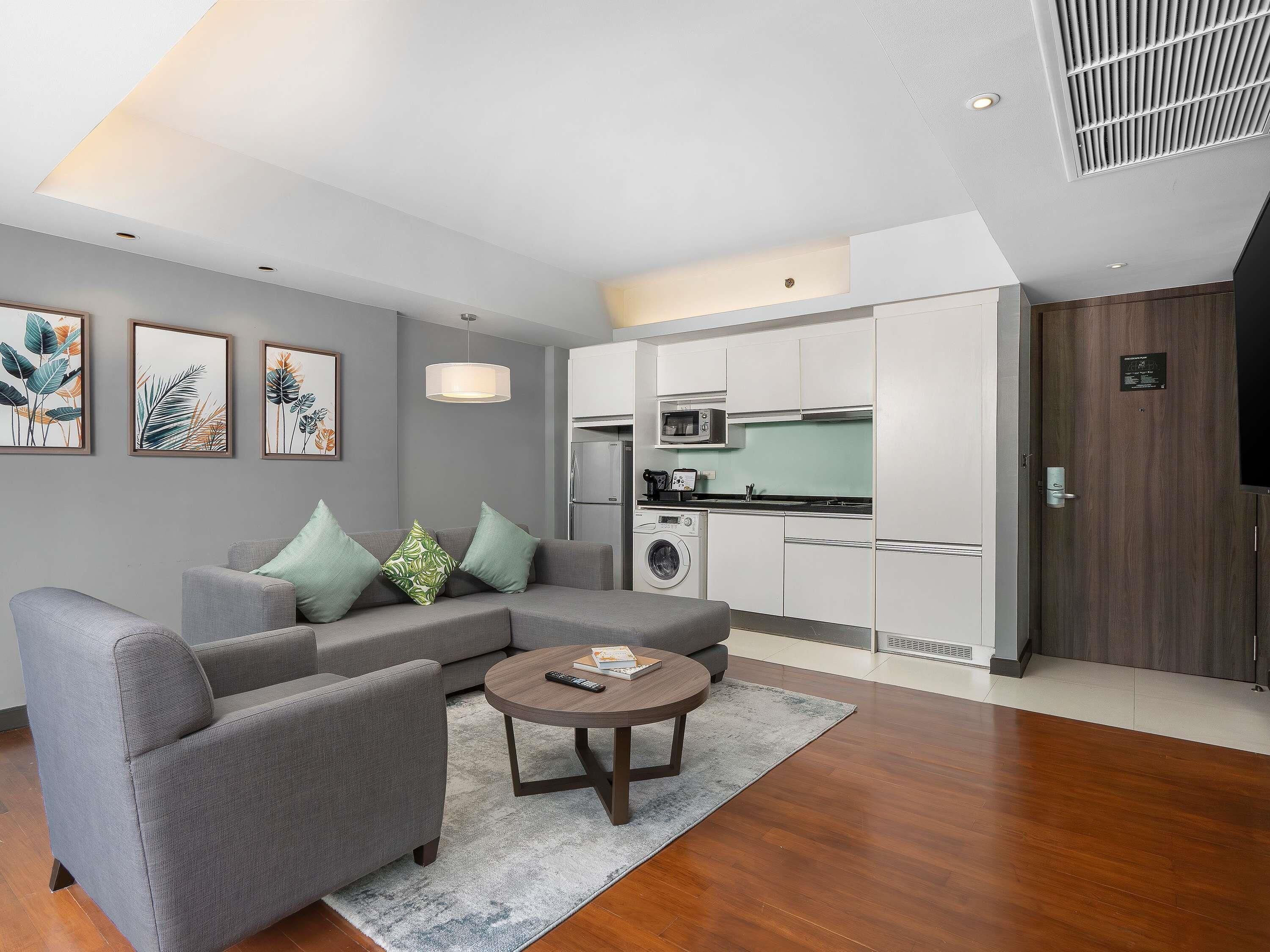 comfort suite, 1 king bed | 1 bedroom, premium bedding, pillow-top beds, free minibar items