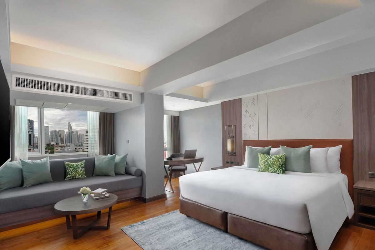 Comfort Studio, 1 King Bed | Premium bedding, pillowtop beds, minibar (some free items), in-room safe