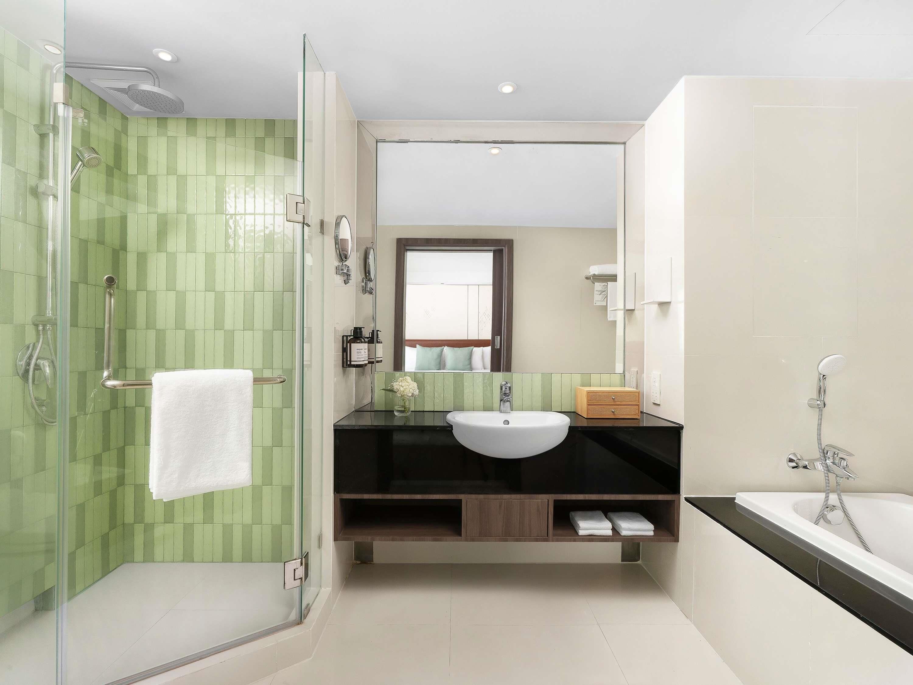 executive suite, 1 king bed | 1 bedroom, premium bedding, pillow-top beds, free minibar items