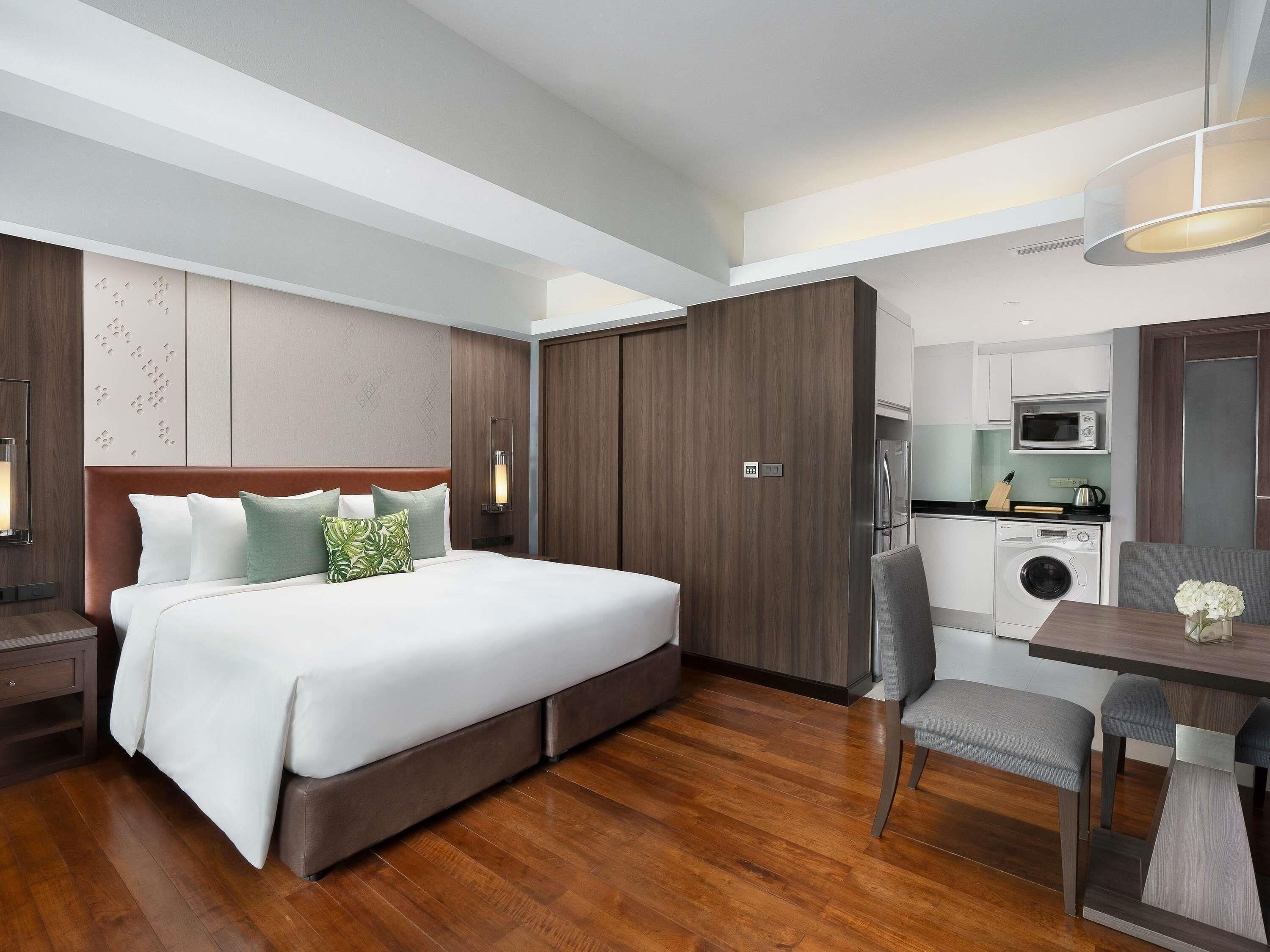 Comfort Studio, 1 King Bed