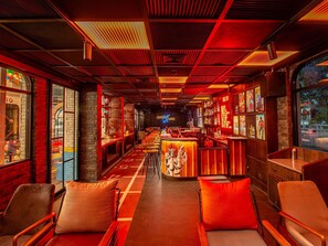 Bar (on property) - Novotel Living Bangkok Sukhumvit Legacy (Bangkok)