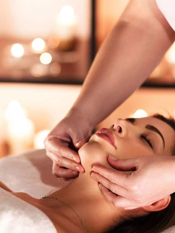 Tratamentos corporais, tratamentos faciais, manicure e pedicure