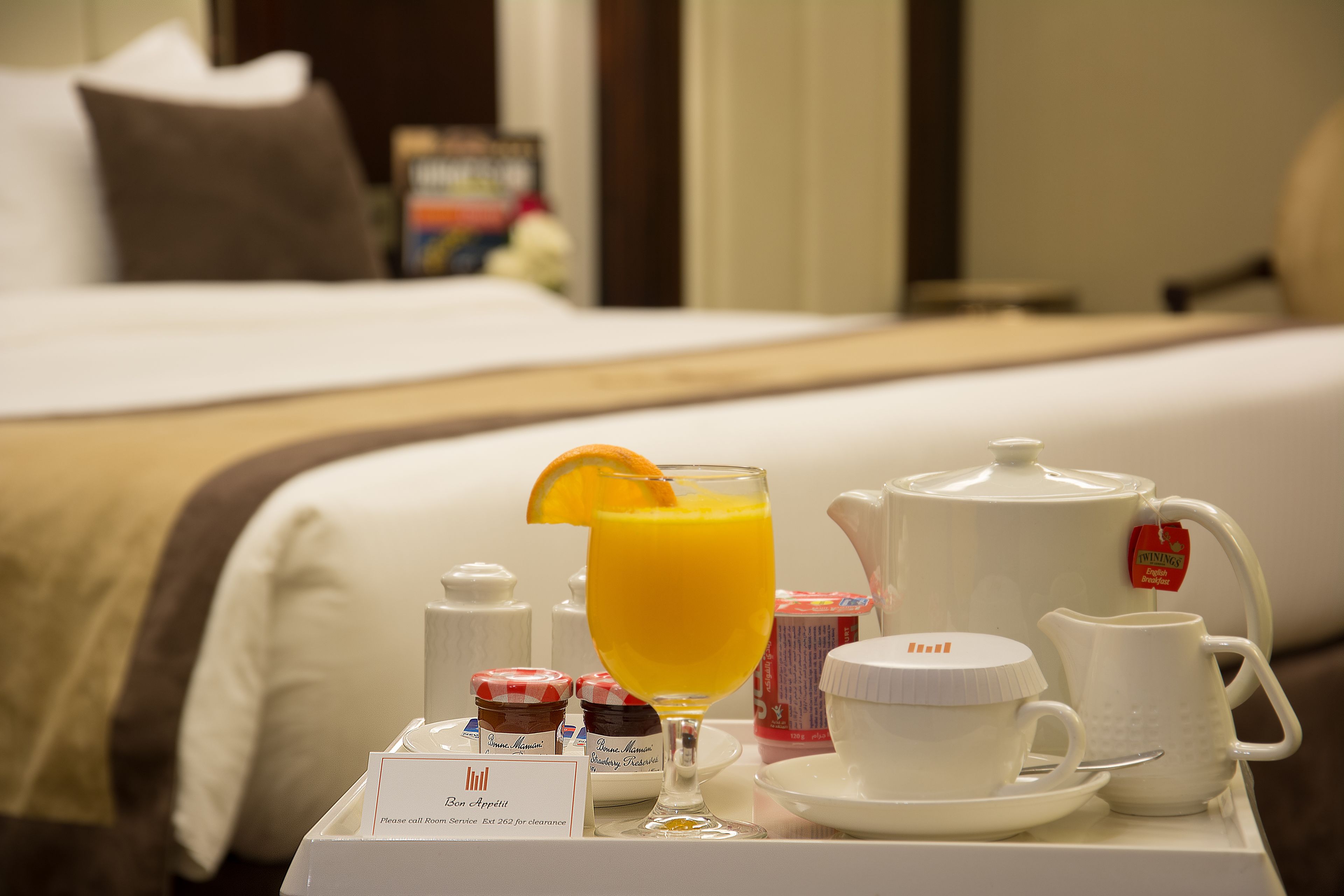 Superior Room, 3 Twin Beds | In-room dining