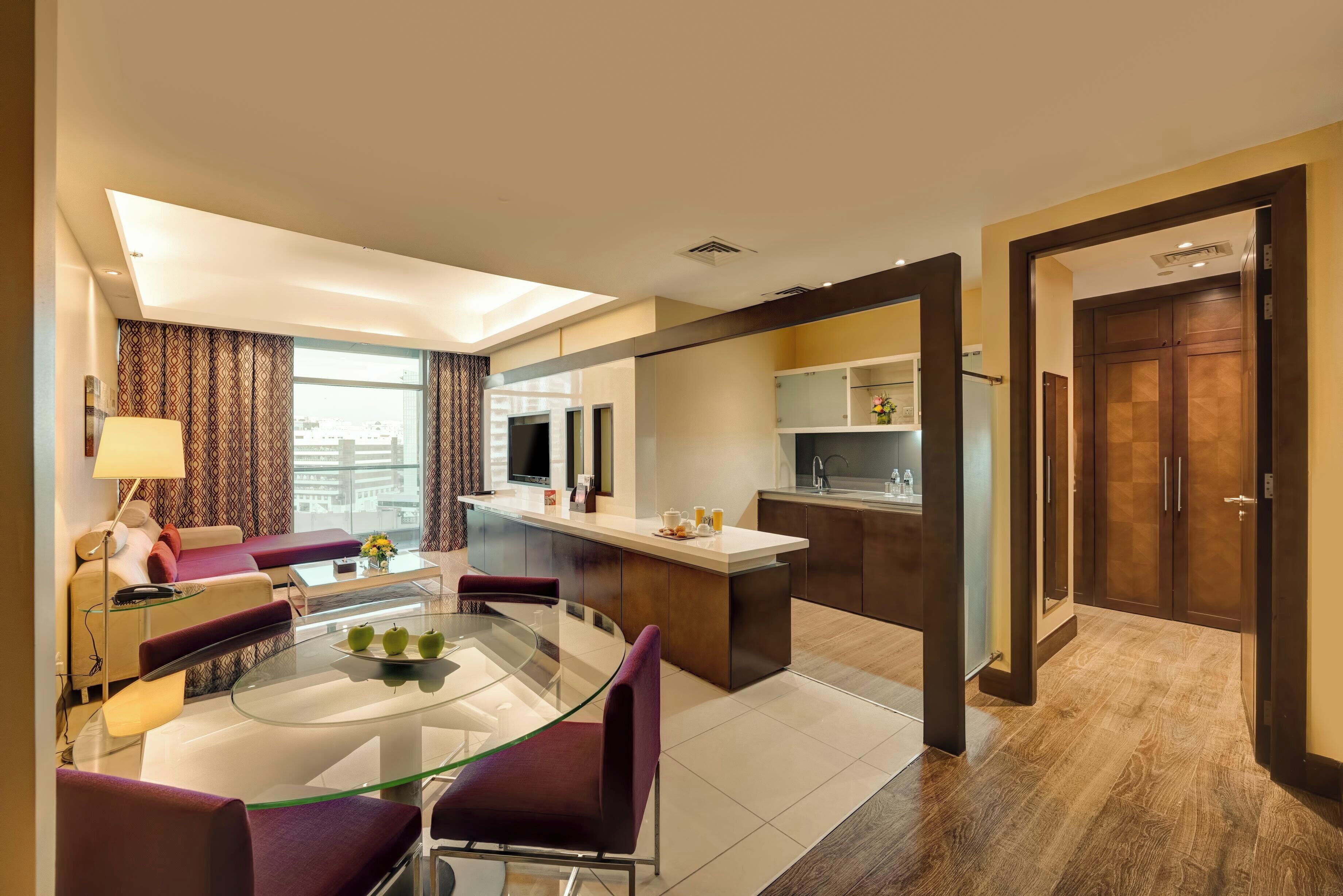 Deluxe Suite, 1 King Bed, City View