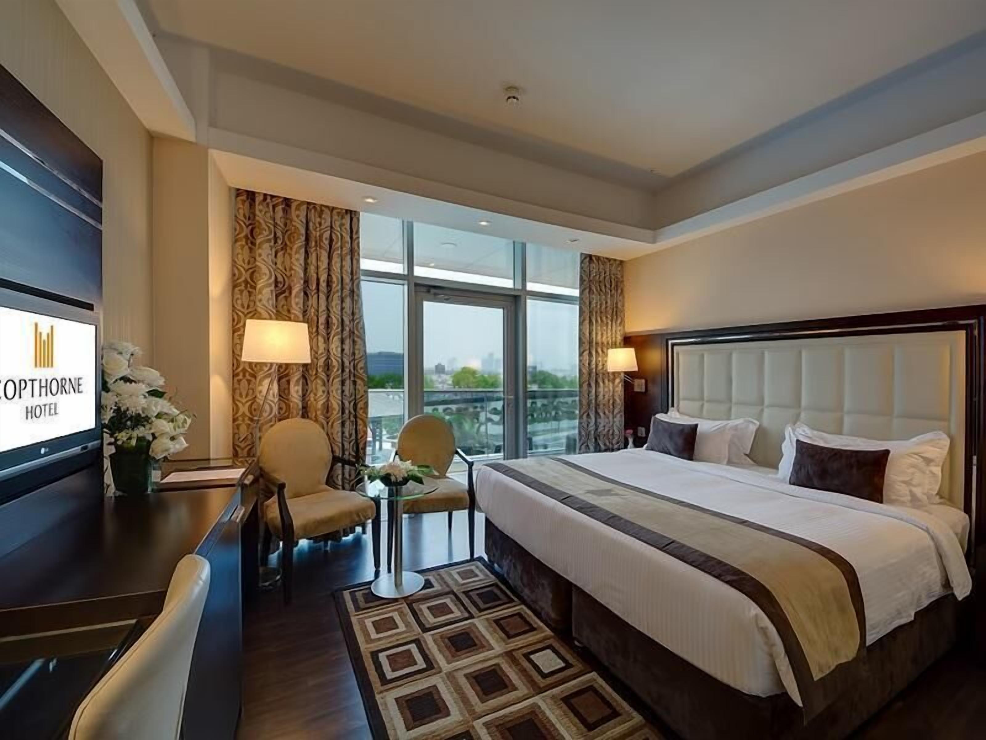 Hypo-allergenic bedding, minibar, in-room safe, desk