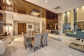 Penthouse | Restaurant | Breakfast, lunch, dinner served; international cuisine  - Copthorne Hotel Dubai (Dubai)